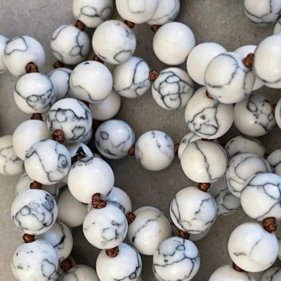 Howlite Hand Knotted 58" Flapper Length Beaded Necklace Gorgeous Vintage - Picture 5 of 14